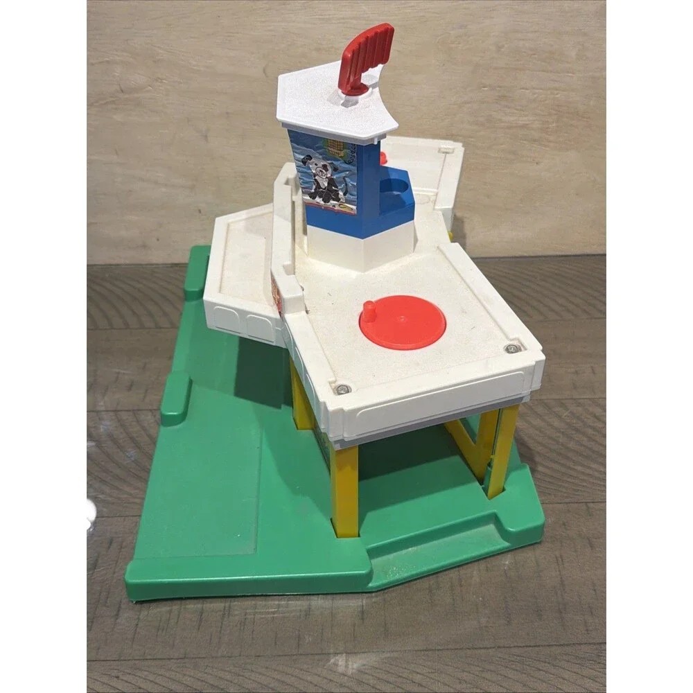 Vtg Fisher Price Little People Play Family Jetport #933 Airport near complete